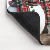 Schneemännerreihe mit Karierten Karren Mousepad (Ecke)