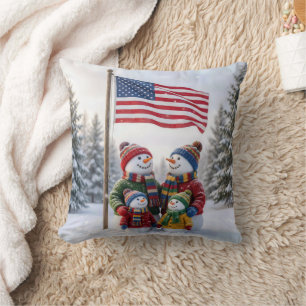 Schneemannfamilie unter einer amerikanischen Flagg Kissen