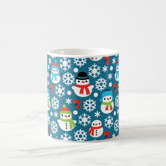 Schneemans & Schneeflocken Nahtloses Muster Kaffeetasse (Mittel)