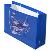 Schneemobil in Tarnblau Große Geschenktüte (Vorderseite Schrägansicht)