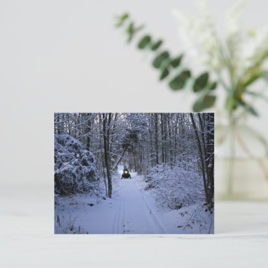 Schneemobil nach frischem Schneefall Winter Postkarte (Stehend Vorderseite)