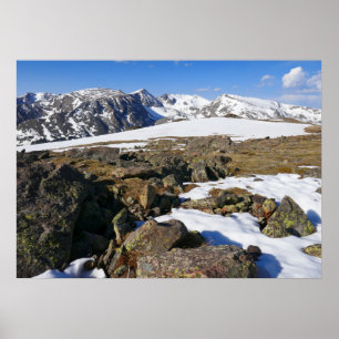 Schneeschmelzen auf den Felsen Poster