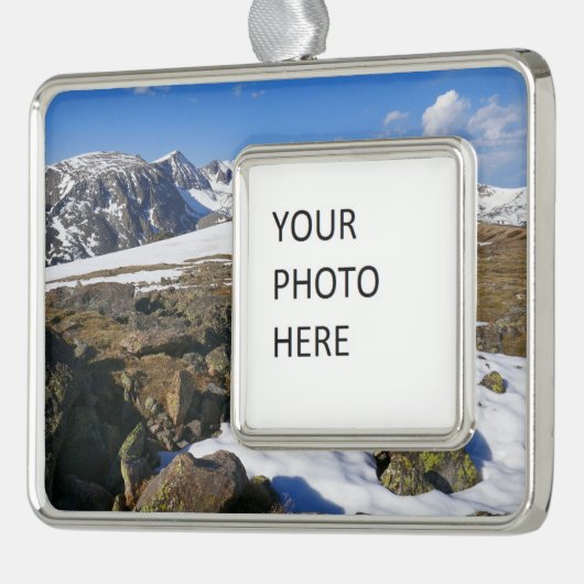 Schneeschmelzen auf den Felsen Rahmen-Ornament Silber (Links)