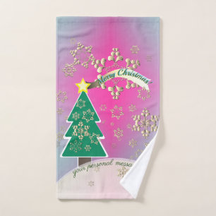 Schneesichere Lila Weihnachtsbaumszene Handtuch