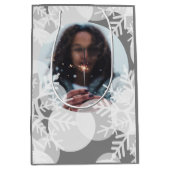 Schneestars - Weiß, Grau - Geschenktasche Mittlere Geschenktüte (Vorderseite)