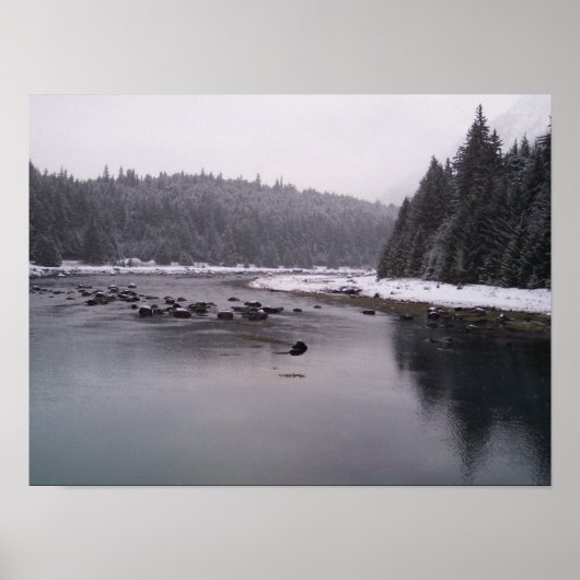 Schneetag am Chilkoot River Poster (Vorne)