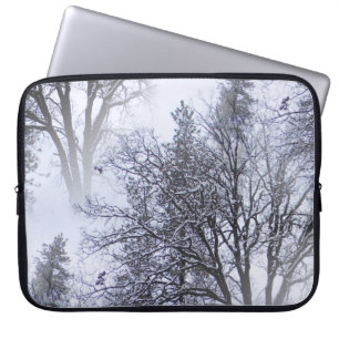 Schneetag in den Bäumen... Laptopschutzhülle