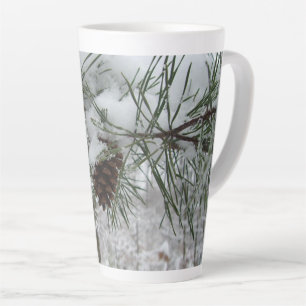 Schneeverzweigter Kiefernzweig Winter Naturfotogra Milchtasse