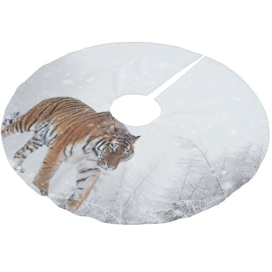 Schneewald Winterwald Schneebäume Waldkatze Polyester Weihnachtsbaumdecke (Schrägansicht)