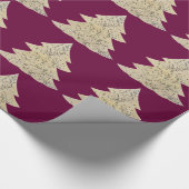 Schneeweiche Fichte auf dunkler Violette Geschenkpapier (Ecke)