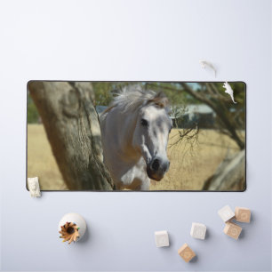 "Schneeweiß: Das majestätische Steed" Schreibtischunterlage