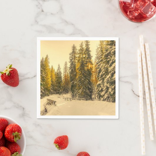 Schneewinterweg mit Pinienbäumen Serviette (Beispiel)