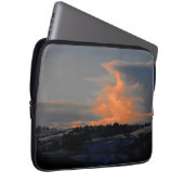 Schneewolken über Newtown, Powys Laptopschutzhülle (Vorne Rechts)