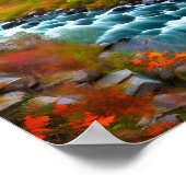 Schnell bewegender New England Stream. Poster (Ecke)