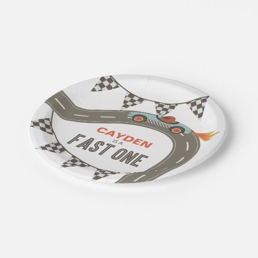 Schnell ein Rennwagen zum Geburtstag Pappteller (Schrägansicht)