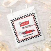 Schnell ein roter Retro-Rennwagen zum Thema Geburt Geschenktütchen (Ausgeschnitten)