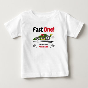 Schnelle Vintage Rennwagen zum ersten Geburtstag Baby T-shirt