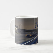 Schnelles Auto Mitternachtsflucht offene Straße Ta Kaffeetasse (Vorderseite Links)