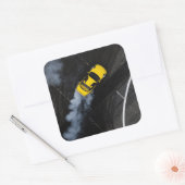 Schnelles Fahren mit dem Auto - Erwachsene und Kin Quadratischer Aufkleber (Umschlag)