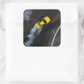 Schnelles Fahren mit dem Auto - Erwachsene und Kin Quadratischer Aufkleber (Tasche)