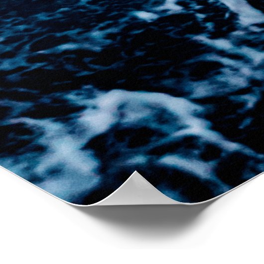 Schnelles Meer beim Segeln des Schiffes. Dramatisc Poster (Ecke)