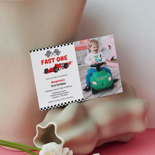 Schnelles Party eines Rennjungen Einladung