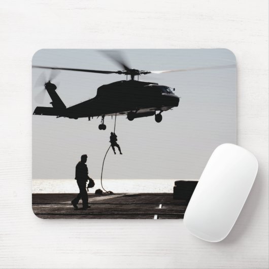 Schnelles Seil des Personals aus einem SH-60F Mousepad (Mit Mouse)