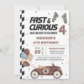 Schnelles und kurioses braunes Rennwagen 4. Geburt Einladung (Vorderseite)