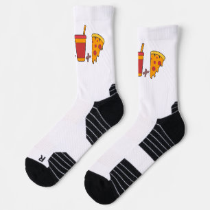 Schnellimbiss-Trio: Burger, Soda, Pizzastück in Fe Socken