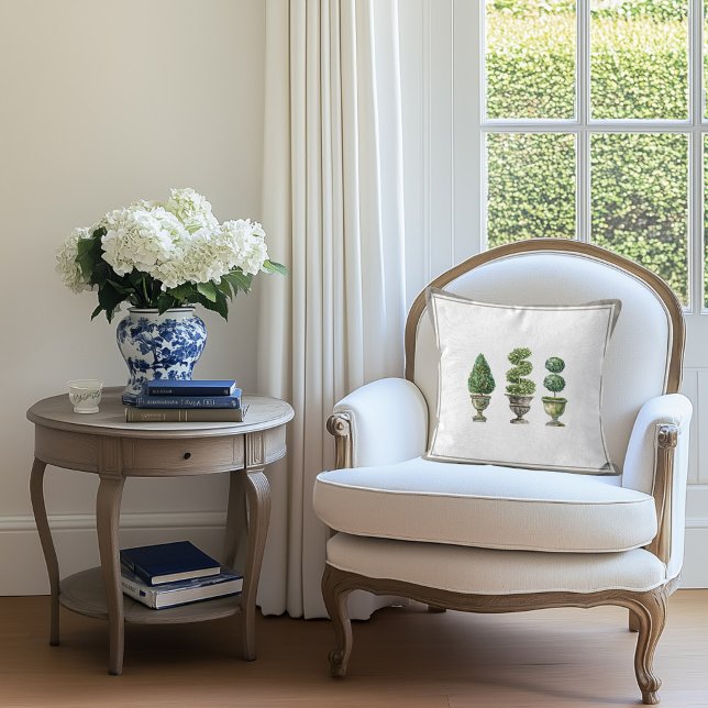 Schnittbaum in Steingefäßen und Ticking Stripe Kissen (Topiary Tree Stone Planters Pillow)