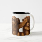 Schnitzen von drei hölzernen Affen Zweifarbige Tasse (VorderseiteRechts)