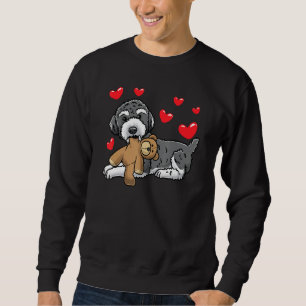 Schnoodle-Hund mit Kuscheltier Sweatshirt