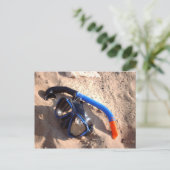 Schnorchel und Brille am Strand Postkarte (Stehend Vorderseite)