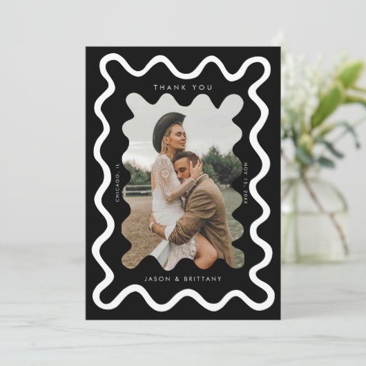 Schnurrbares, handgezogenes Black Wedding Foto Dankeskarte (Stehend Vorderseite)