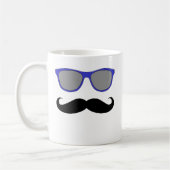 Schnurrbart und blauer Sonnenbrille-Humor Kaffeetasse (Links)