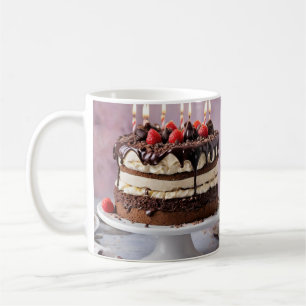 Schokolade Birthday Cake mit Erdbeeren, Kaffeetasse