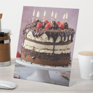 Schokolade Birthday Cake mit Erdbeeren, Sockelschild