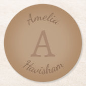 Schokolade Braun Monogramm und Name Personalisiert Runder Pappuntersetzer (Vorderseite)