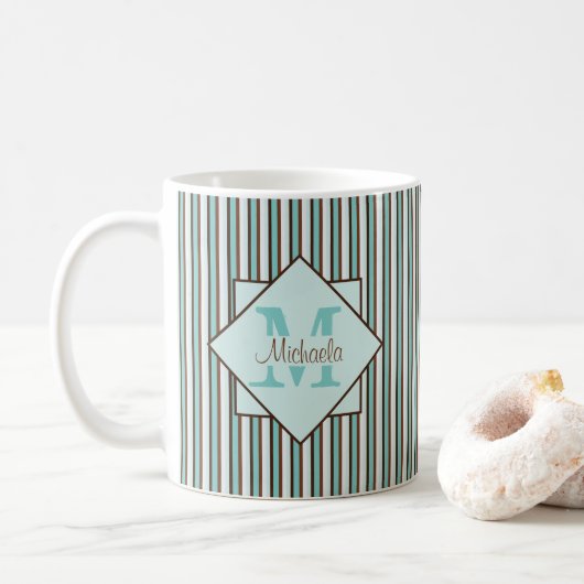 Schokolade Braun und Minze Grünstreifen Monogramm Kaffeetasse (Mit Donut)