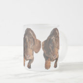 Schokolade Dapple Dackel-mattierte Tasse (VorderseiteRechts)