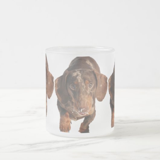 Schokolade Dapple Dackel-mattierte Tasse (Mittel)