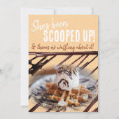 Schokolade-Eiscremesuppe auf einem Waffeln Einladung (Vorderseite)