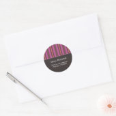 Schokolade, Fuschia und Lachs gestreift Runder Aufkleber (Umschlag)