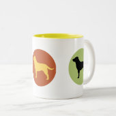 Schokolade, Gelb und Schwarz-Labrador-Retrievers Zweifarbige Tasse (VorderseiteRechts)