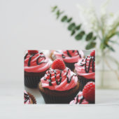 Schokolade Himbeere Cupcake Postkarte (Stehend Vorderseite)