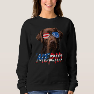 Schokolade Labrador American Flag Labrador Dog 4.  Sweatshirt