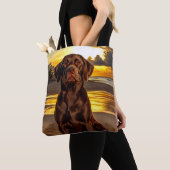 Schokolade Labrador bei Sunset Tasche (Von Nahem)