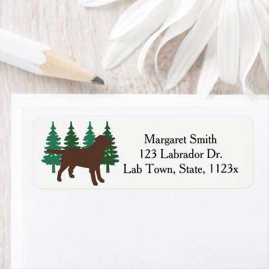 Schokolade Labrador Evergreen Rücksendeadresse (Insitu)