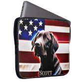 Schokolade Labrador Hund mit amerikanischer Flagge Laptopschutzhülle (Vorne Rechts)