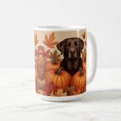 Schokolade Labrador im Herbst mit Pumpkins Kaffeetasse (VorderseiteRechts)
